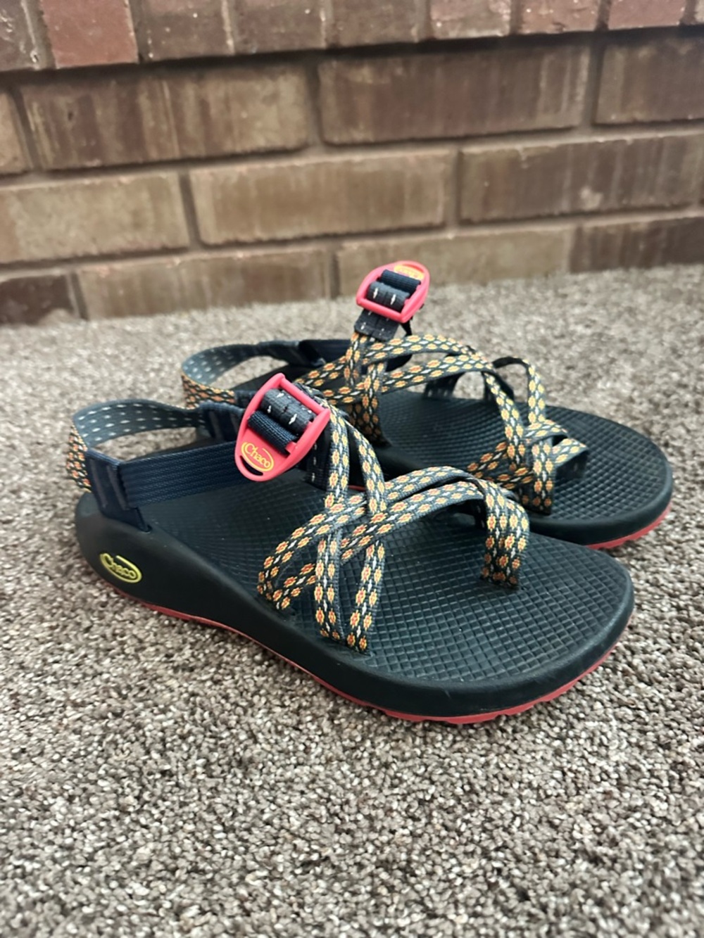 Chaco Z/2 Classic Womens 8 Hiking Sandals Toe Loop Geometric Straps Pink Buckle